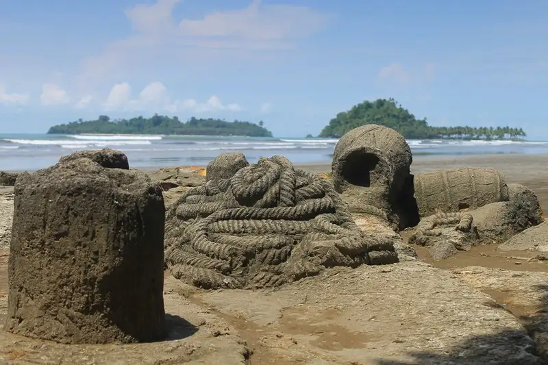 Keindahan Pantai Air Manis